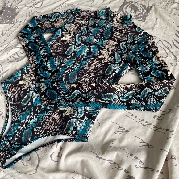 Snake print bodysuit. Size small - Picture 2 of 5